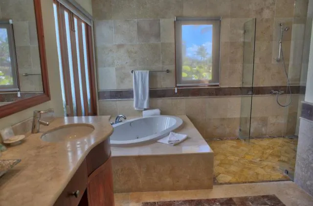 Xeliter Golden Bear Lodge Punta Cana apartment bathroom